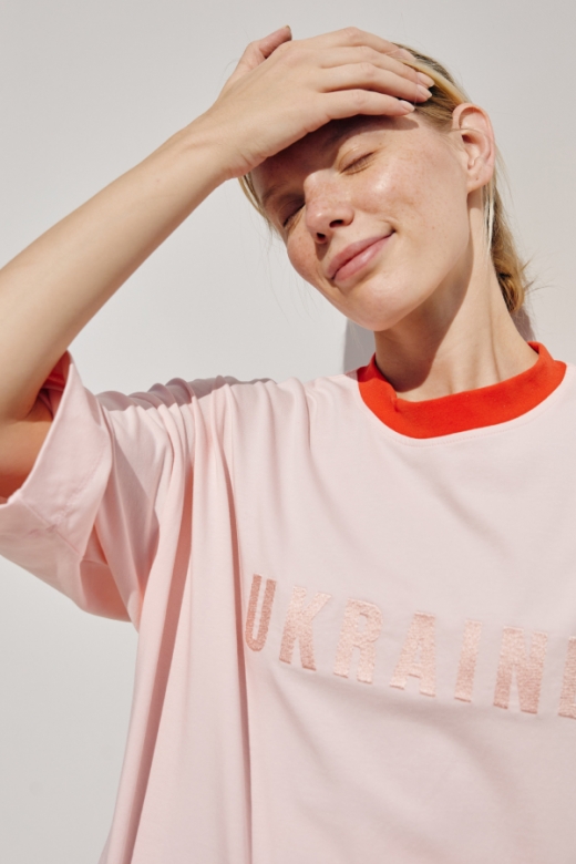 ФУТБОЛКА ОВЕРСАЙЗ З ВИШИВКОЮ «КИЇВ» РОЖЕВИЙ/ПОМАРАНЧЕВИЙ 