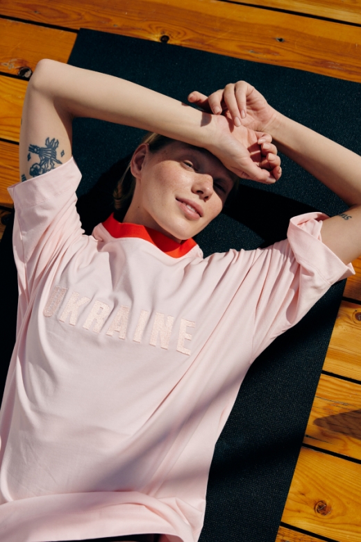 ФУТБОЛКА ОВЕРСАЙЗ З ВИШИВКОЮ «КИЇВ» РОЖЕВИЙ/ПОМАРАНЧЕВИЙ 