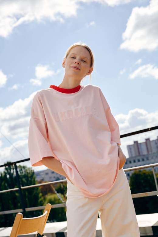 ФУТБОЛКА ОВЕРСАЙЗ З ВИШИВКОЮ «КИЇВ» РОЖЕВИЙ/ПОМАРАНЧЕВИЙ 